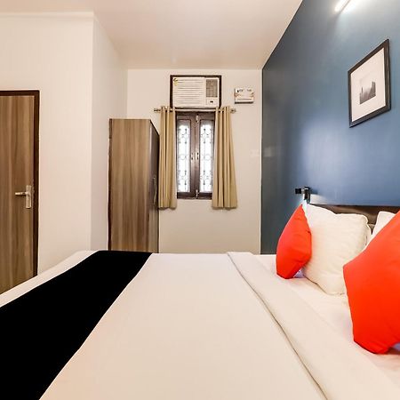 Collection O 71756 Hotel Silver Arrow Near Pacific Mall Tagore Garden Delhi  Bagian luar foto