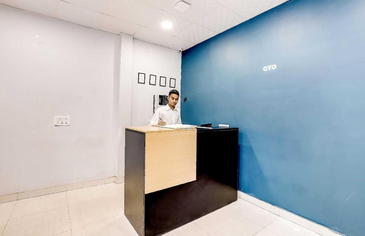 Collection O 71756 Hotel Silver Arrow Near Pacific Mall Tagore Garden Delhi  Bagian luar foto