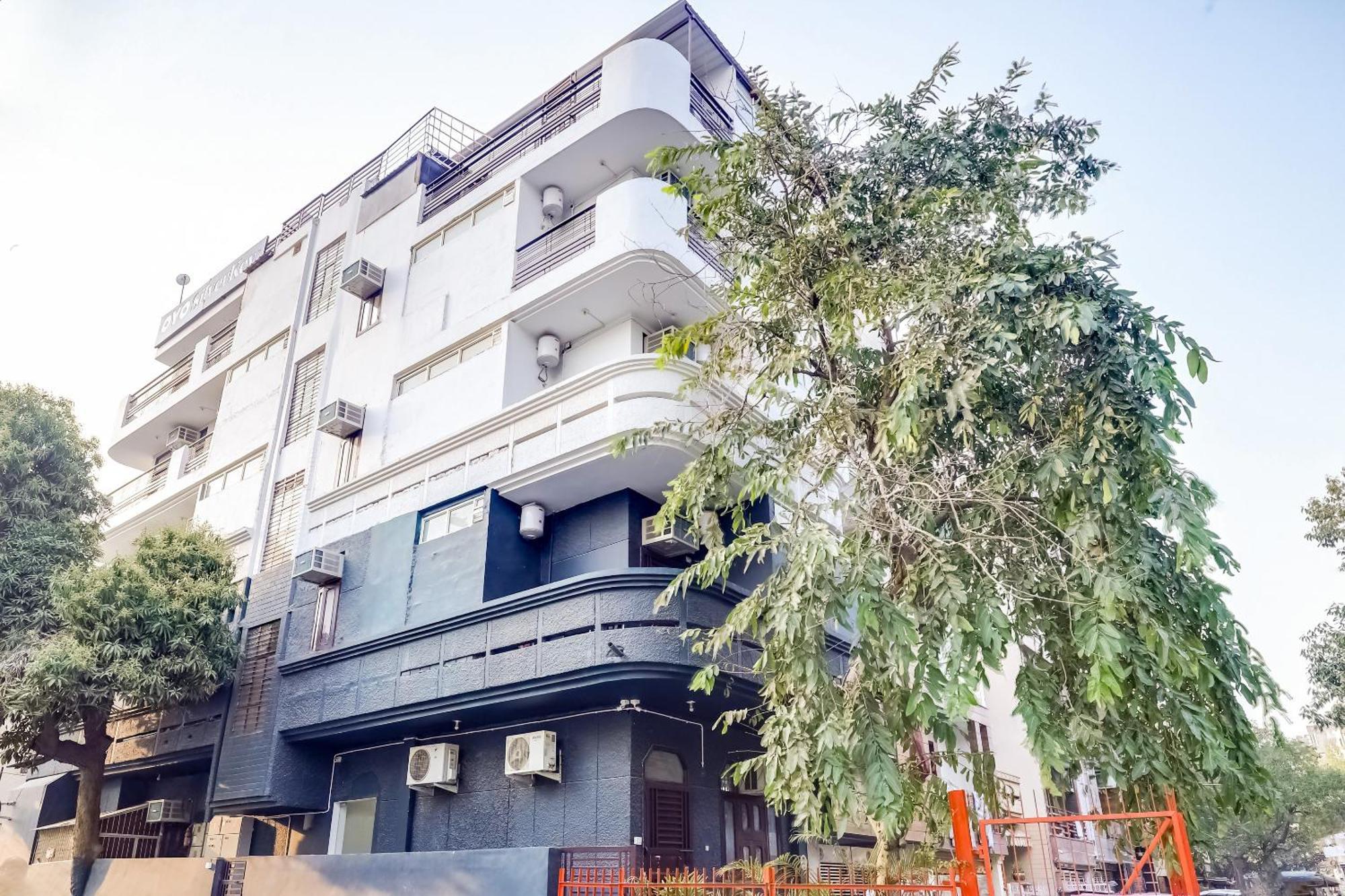 Collection O 71756 Hotel Silver Arrow Near Pacific Mall Tagore Garden Delhi  Bagian luar foto
