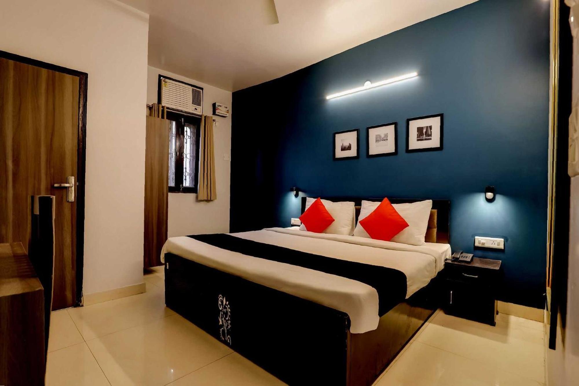 Collection O 71756 Hotel Silver Arrow Near Pacific Mall Tagore Garden Delhi  Bagian luar foto