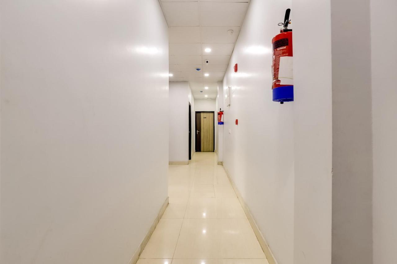 Collection O 71756 Hotel Silver Arrow Near Pacific Mall Tagore Garden Delhi  Bagian luar foto